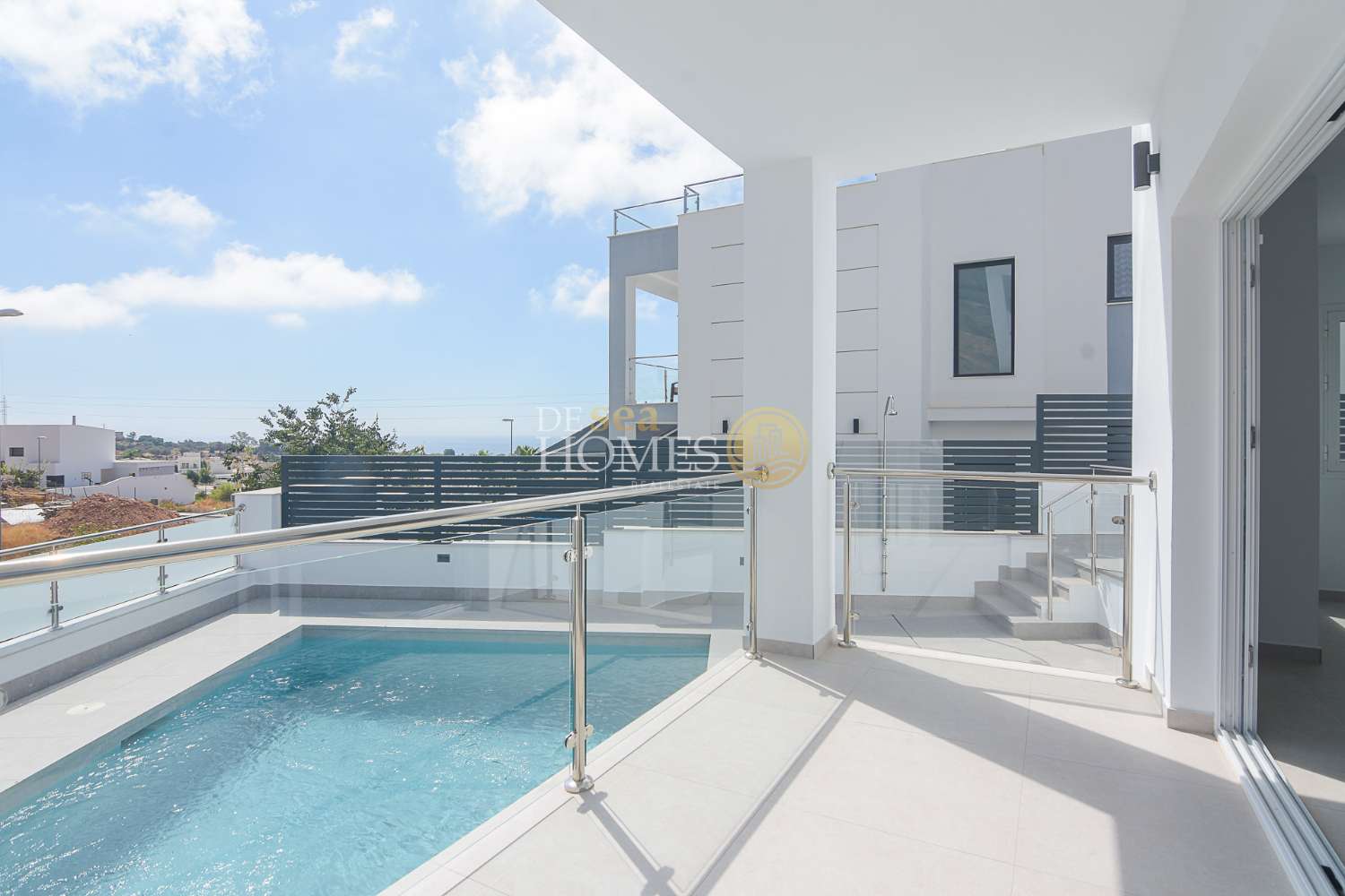 Villa moderna con piscina privada y ascensor en Nerja