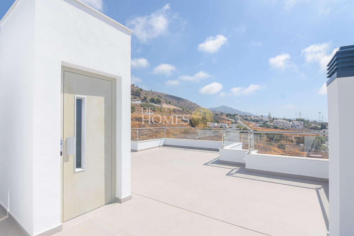 Villa moderna con piscina privada y ascensor en Nerja