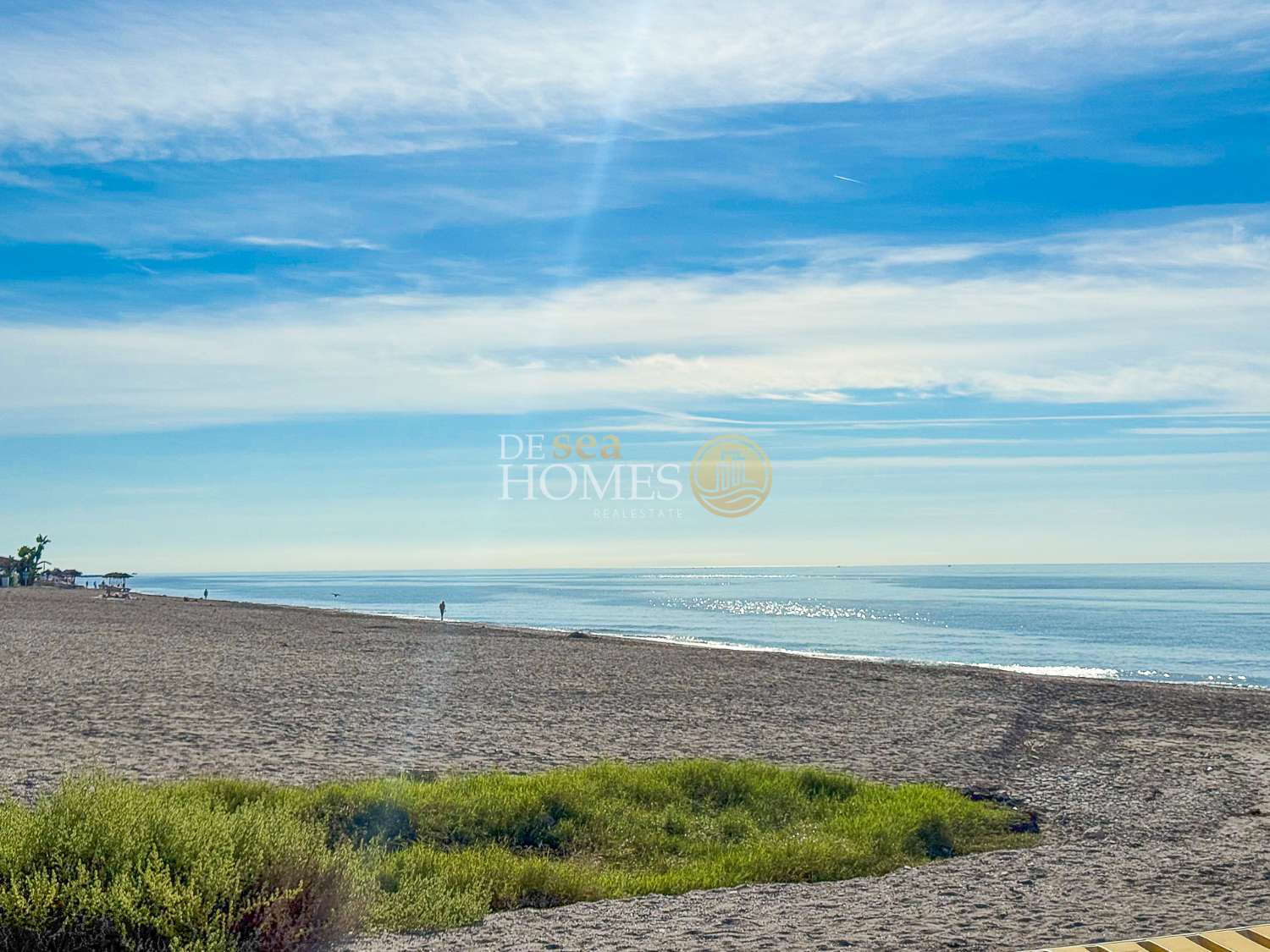 Begane grond van 170 m2 met directe toegang tot het strand in Torrox Costa