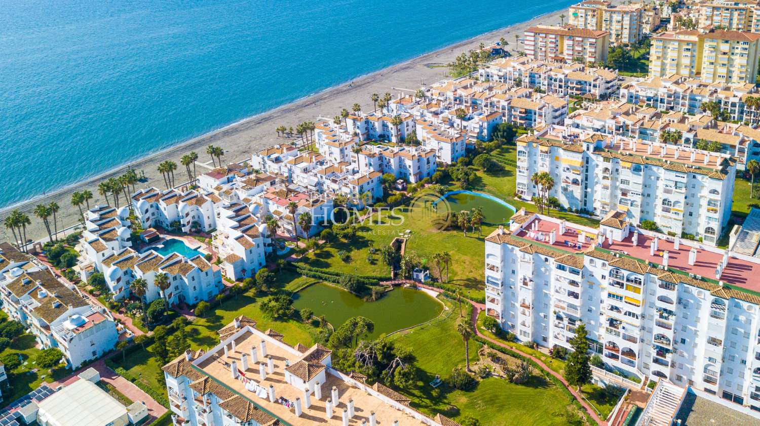 Bajo de 170 m2 con acceso directo a la playa en torrox costa