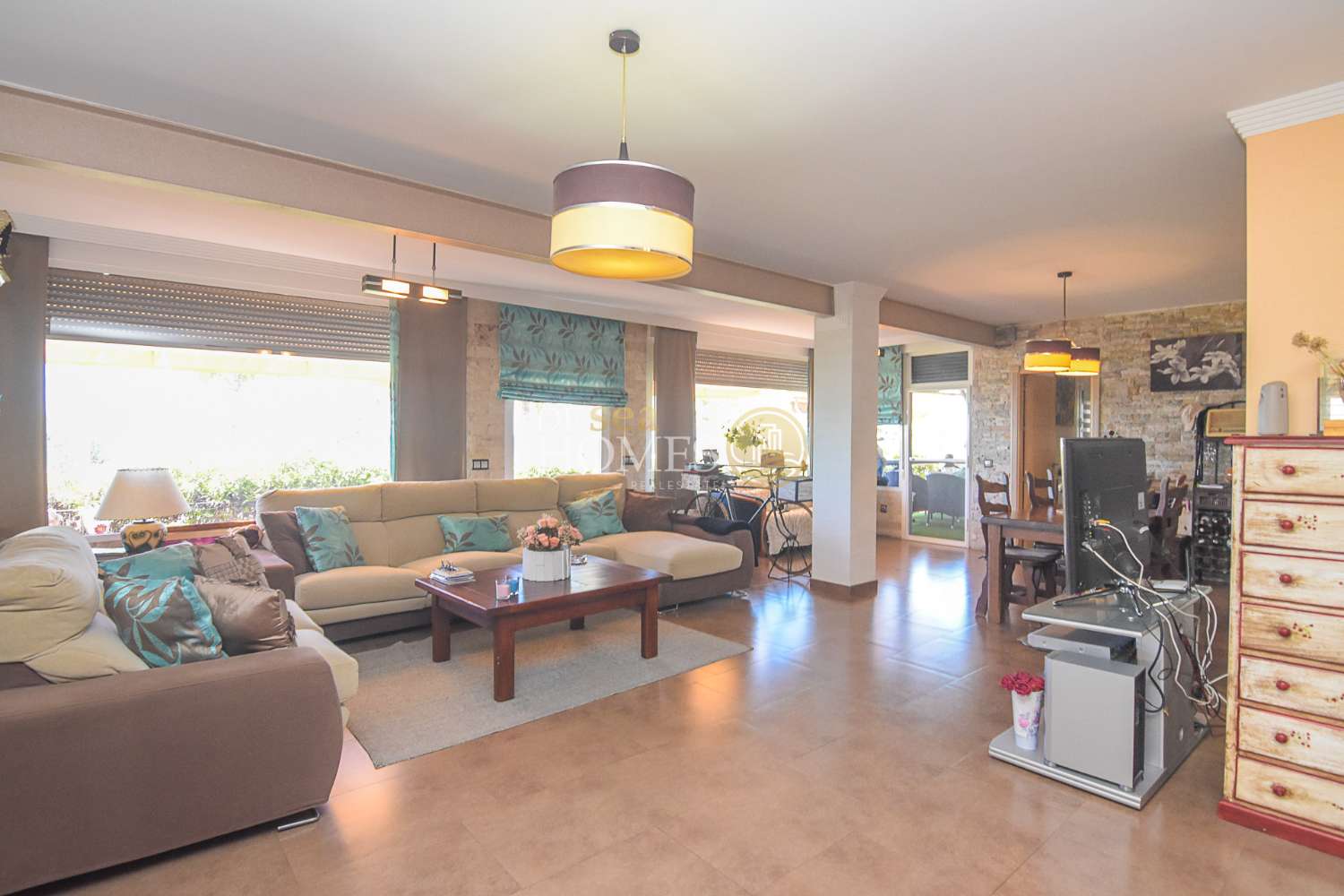 170 m2 ground floor with direct access to the beach in Torrox Costa