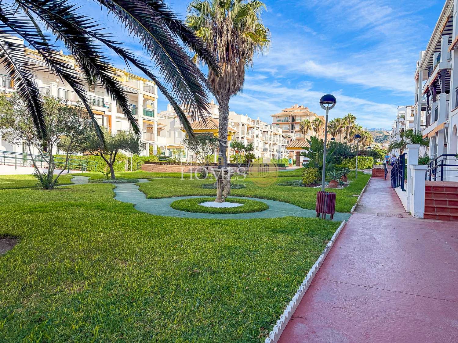 170 m2 ground floor with direct access to the beach in Torrox Costa