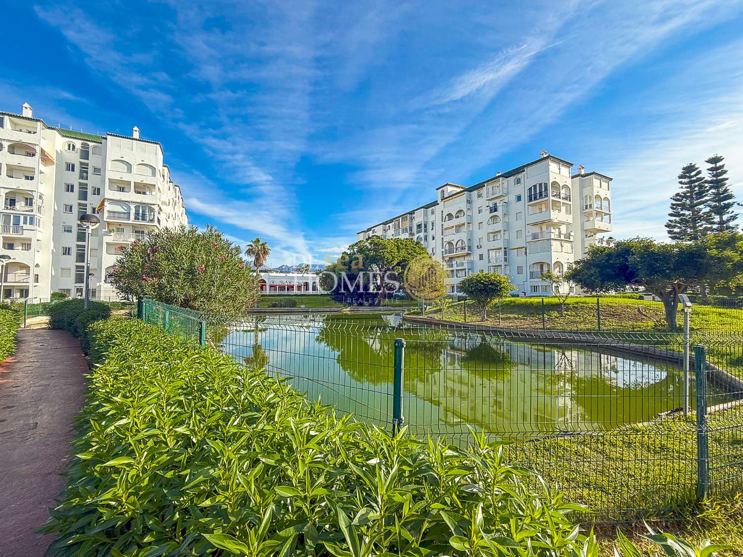 Begane grond van 170 m2 met directe toegang tot het strand in Torrox Costa