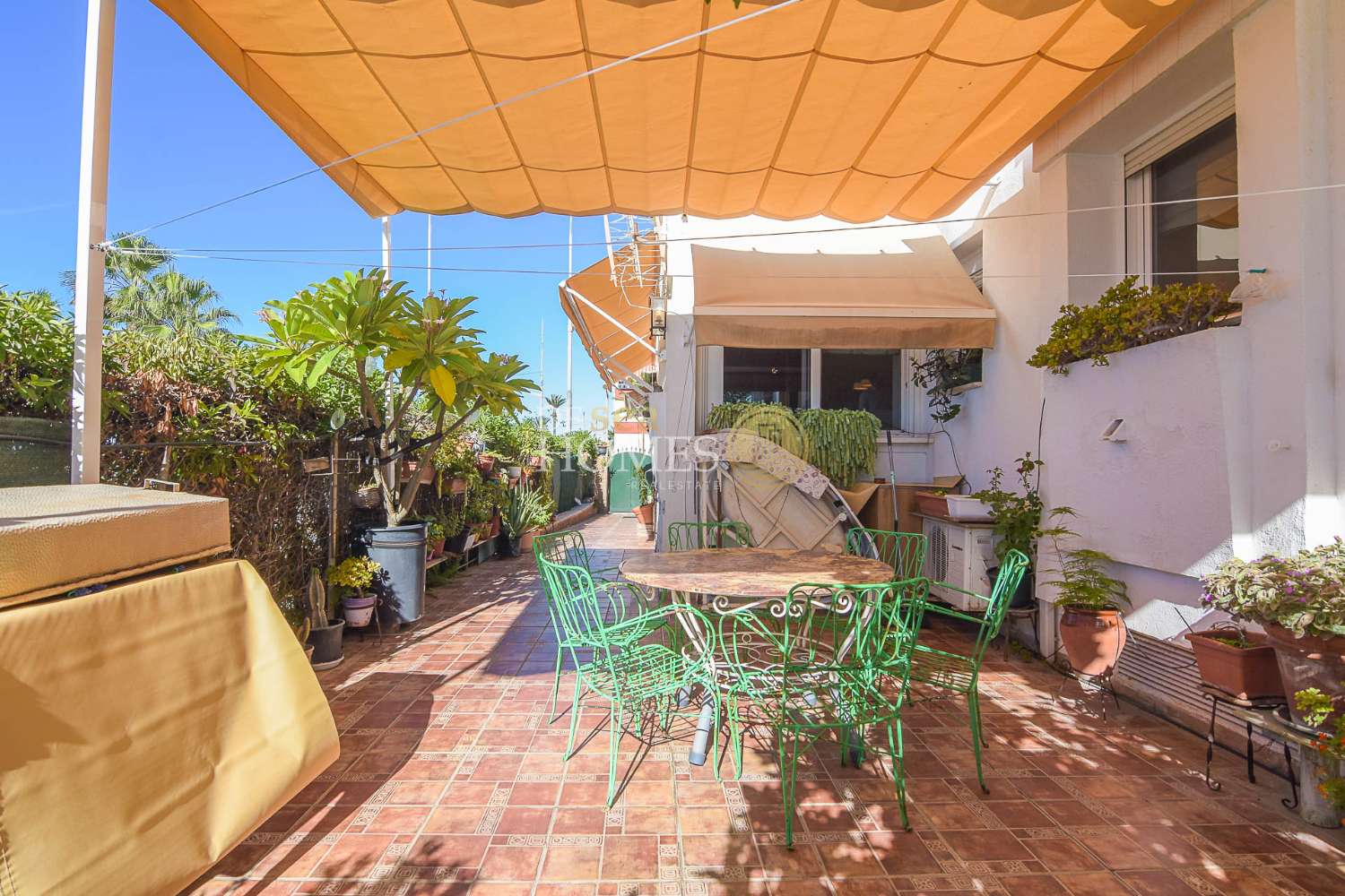 170 m2 ground floor with direct access to the beach in Torrox Costa