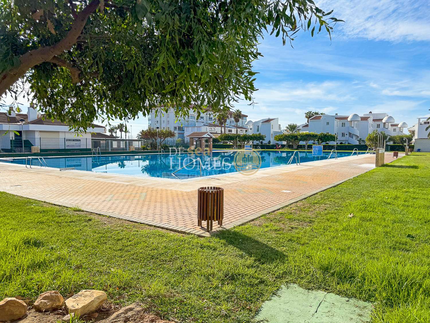 170 m2 ground floor with direct access to the beach in Torrox Costa