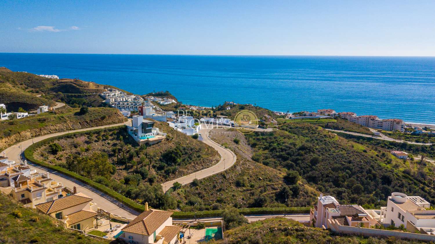 Parcela en venta para construir amplia vivienda de 3 plantas con preciosas vistas al mar en Torrox Costa