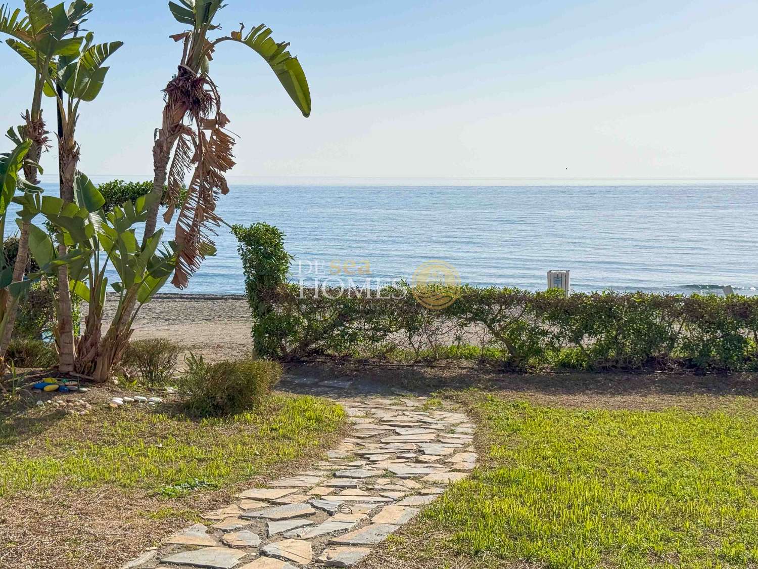 Apartments nur wenige Schritte vom Strand entfernt mit Meerblick in El Peñoncillo, Torrox Costa.