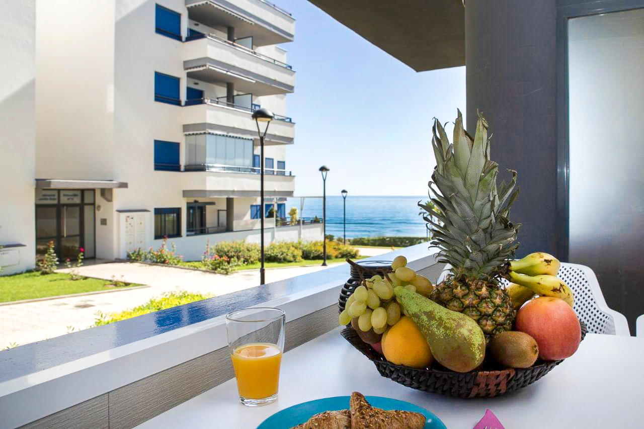 Apartamentos a pocos pasos de la playa con vistas al mar en el Peñoncillo, Torrox Costa.