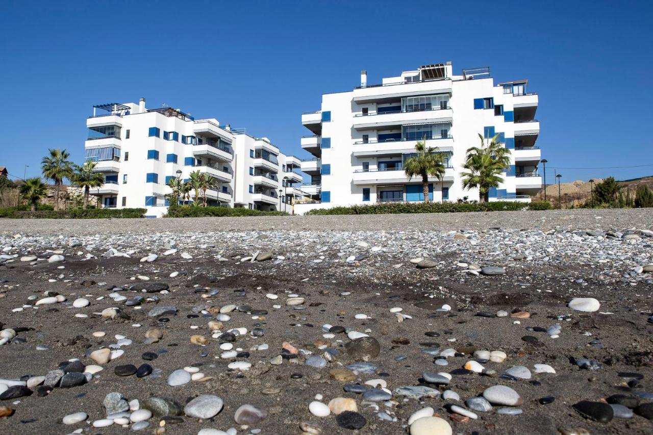 Apartamentos a pocos pasos de la playa con vistas al mar en el Peñoncillo, Torrox Costa.